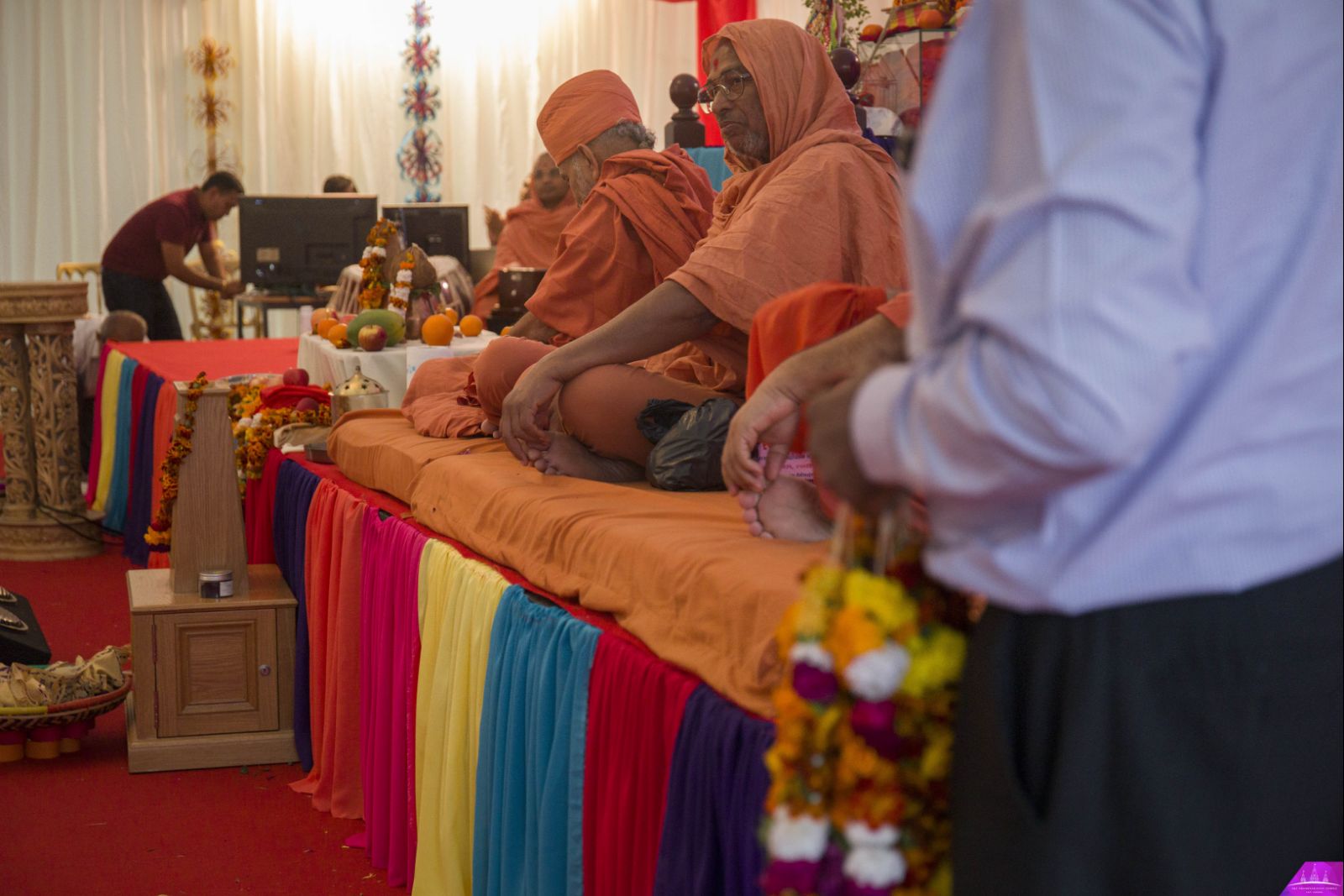 ©1987-2017 SKS Swaminarayan Temple East London